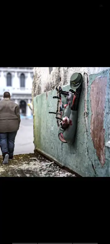 解放军冰恋四肢切断捆绑强奸强暴恋足想购买加我QQ2497963297 Fhentai - Page 5